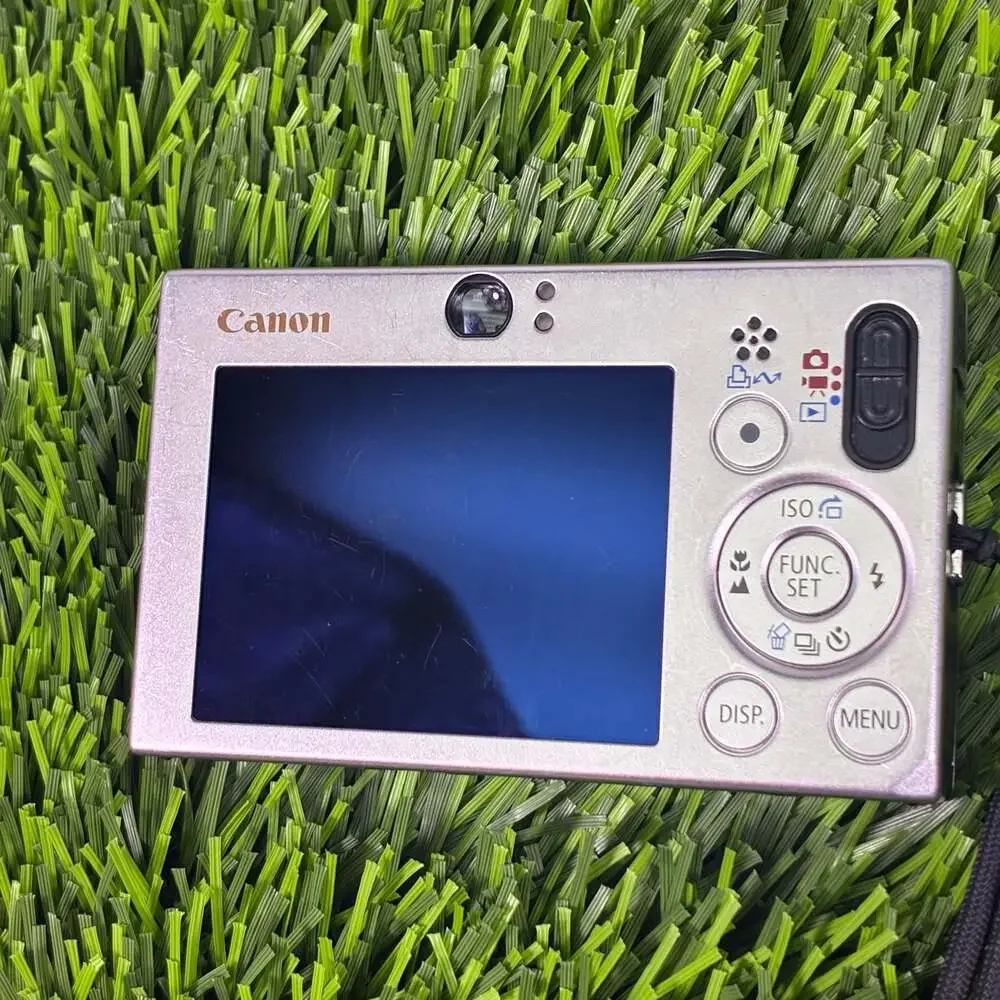 Canon PowerShot SD1000 Digital ELPH 7.1MP Bundle with Charger, Memory Card,Batte